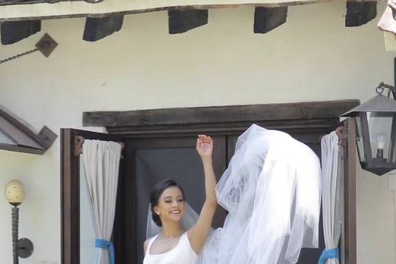 Novios en una terraza