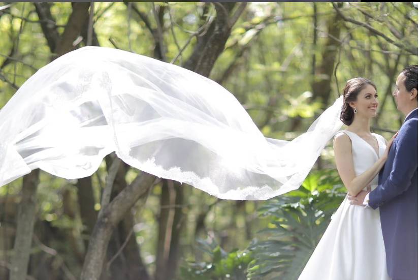 Pareja en el bosque