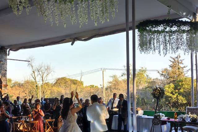 Ceremonia con camino de pétalos en Tepoztlán, Morelos  Detalles boda  invitados, Organizar boda, Cosas de boda