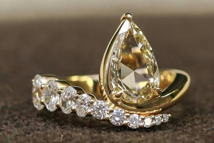 Anillo compromiso pera