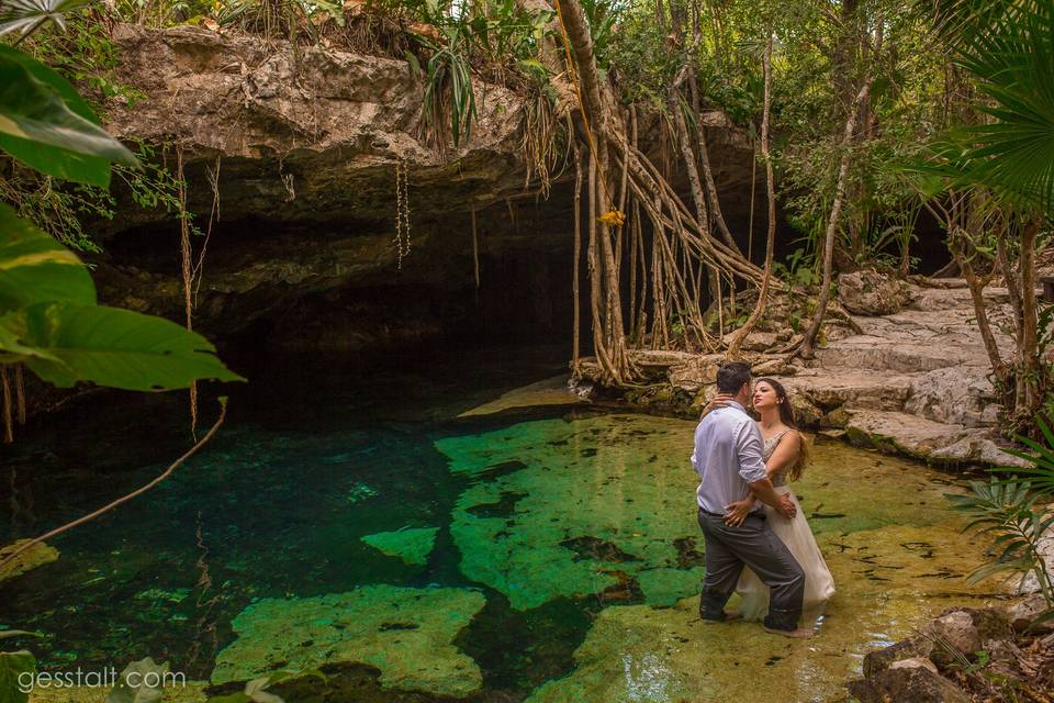 Trash The Dress en Cenote