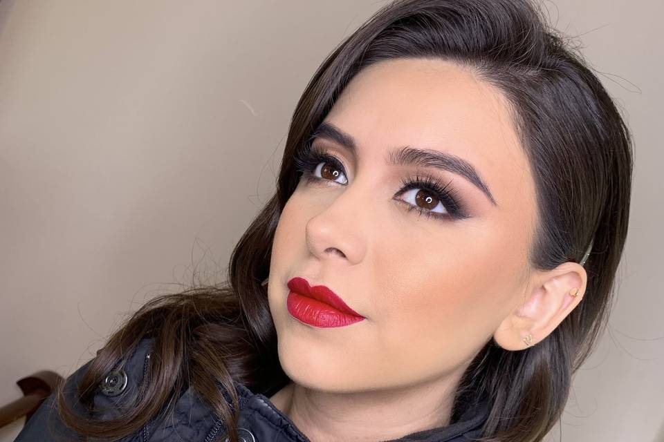 Karina Martínez Makeup Artist