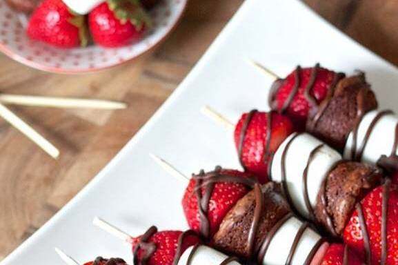 Brochetas de brownie