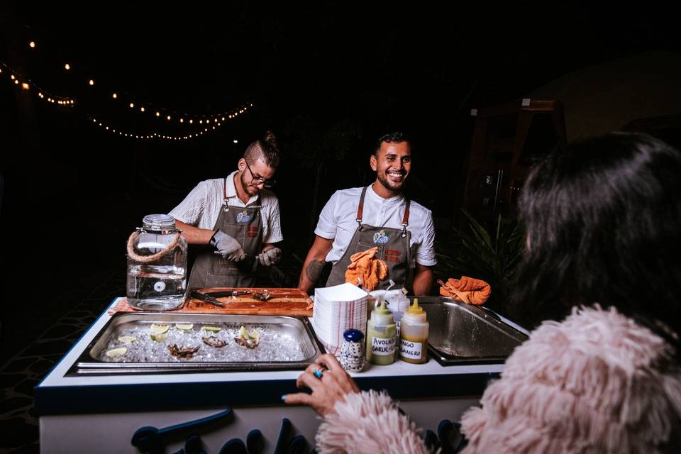 Shucking Oyster