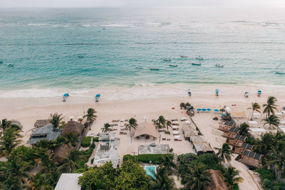 Espacio frente a la playa para celebraciones
