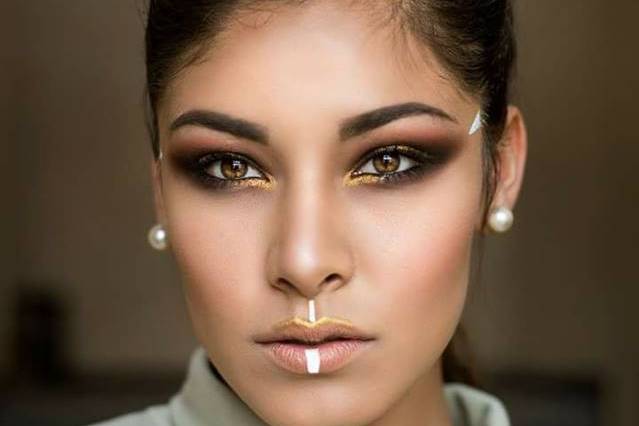 Hermosa modelo makeup