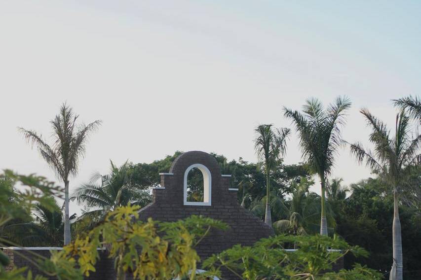 Vista a la casa desde el campo