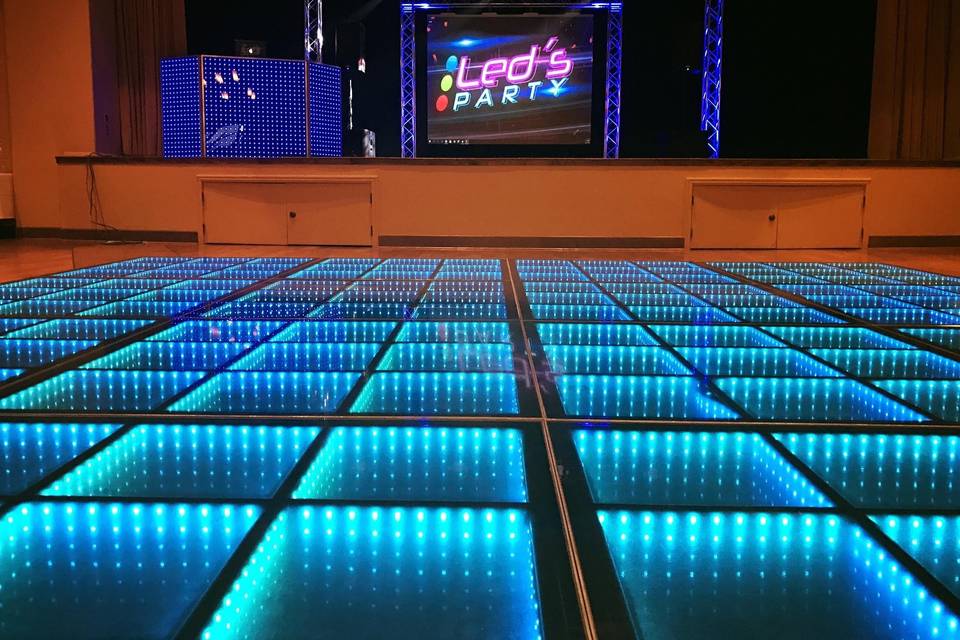 Pista led, pantalla gigante y DJ