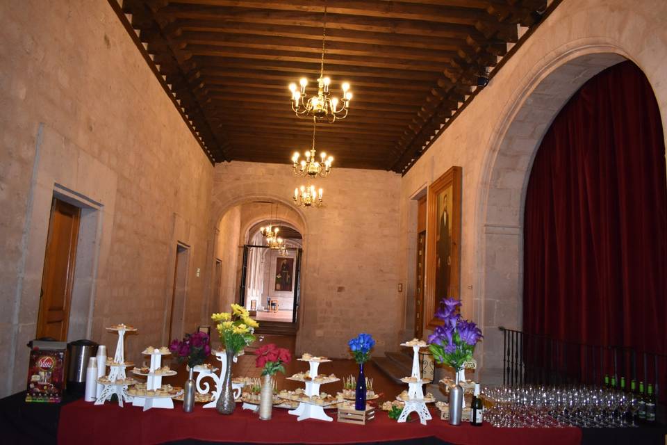 Mesa de bocadillos recepción