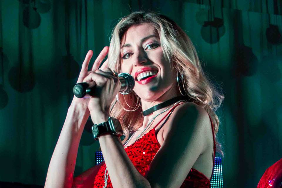 Live Diamond, Cantante