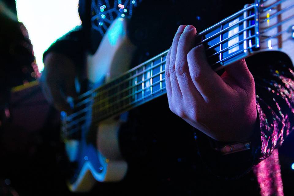 Show, Bass