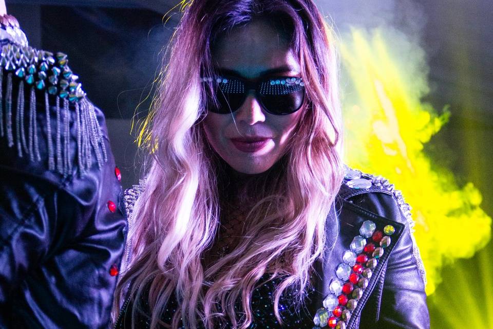 Show Rock, Aura