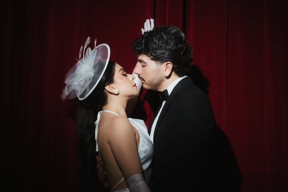 Novios en el telón