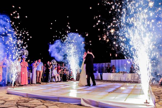 Vals con pirotecnia fría