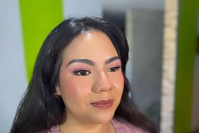 Maquillaje con sombras rosas