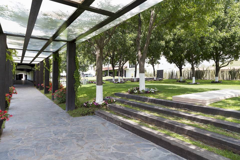 Entrada a los jardines