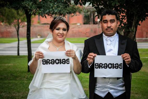 Los novios en el jardin