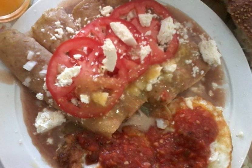 Sopa de cebolla y tomate