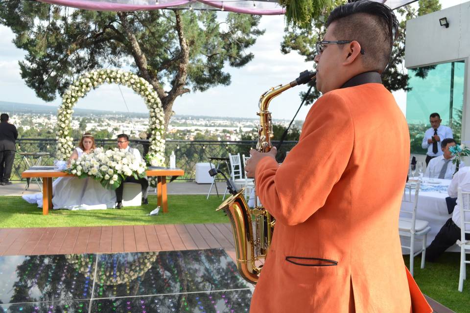 Saxofonista para el banquete