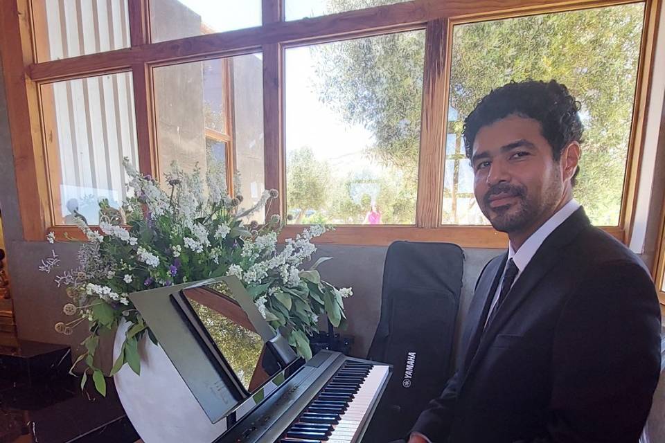 Iván Mares pianista