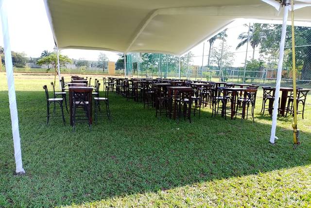 Toldo de lujo con periqueras