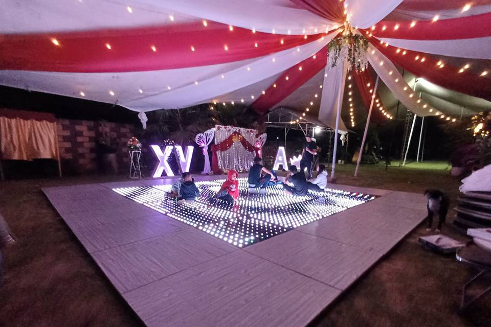 8x8