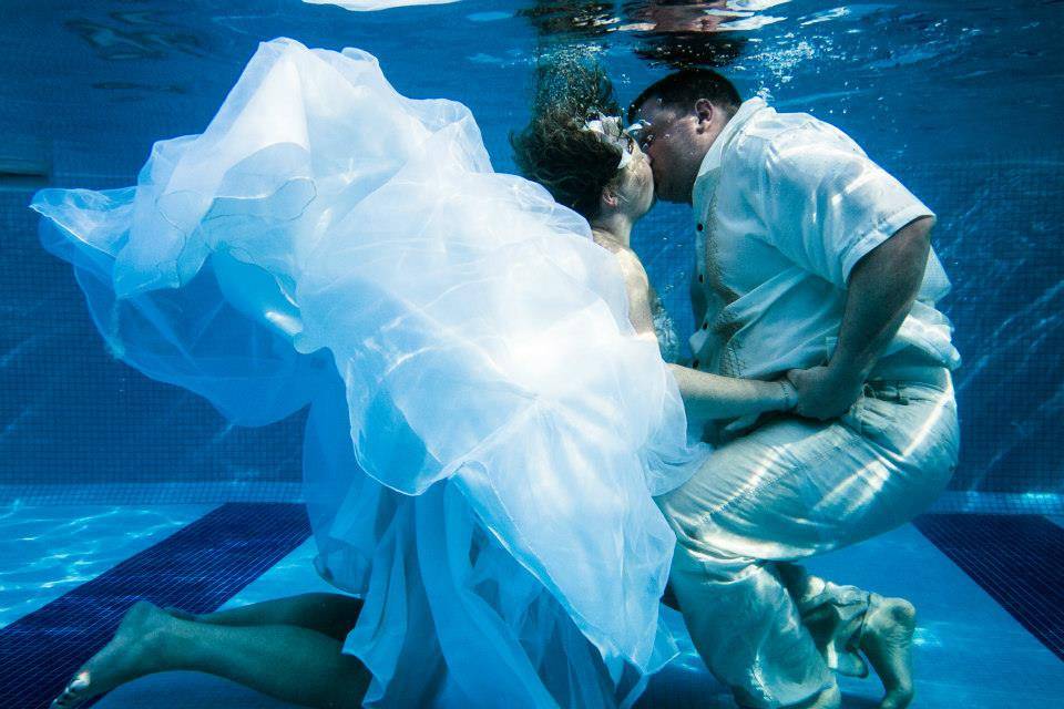 Beso underwater