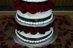 Pastel decorado con rosas