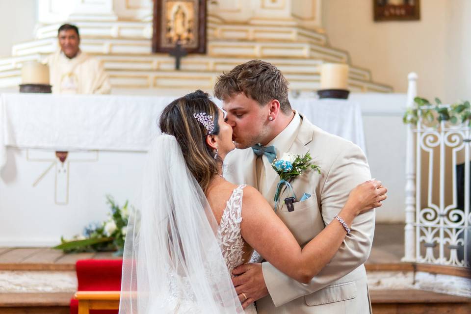 Primer beso de esposos