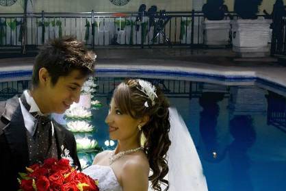 Los novios en la alberca