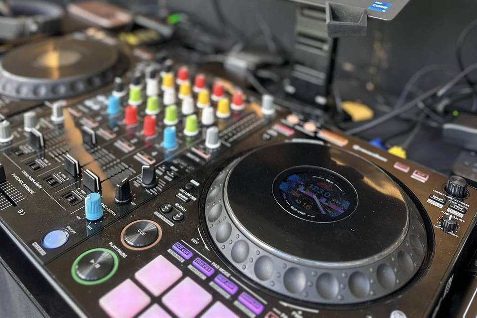Todo a punto para el DJ