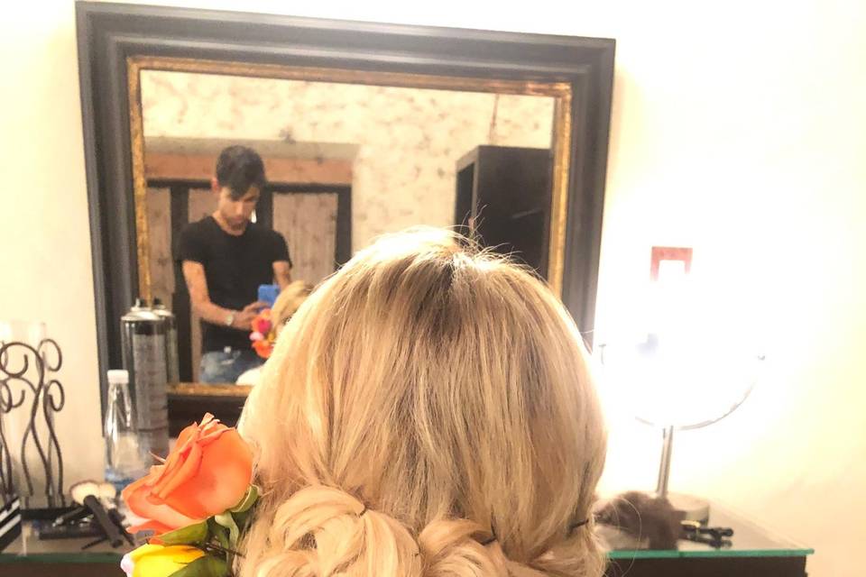 Recogido romántico con flores