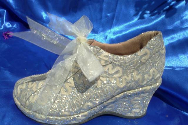 Zapato con plataforma bordado