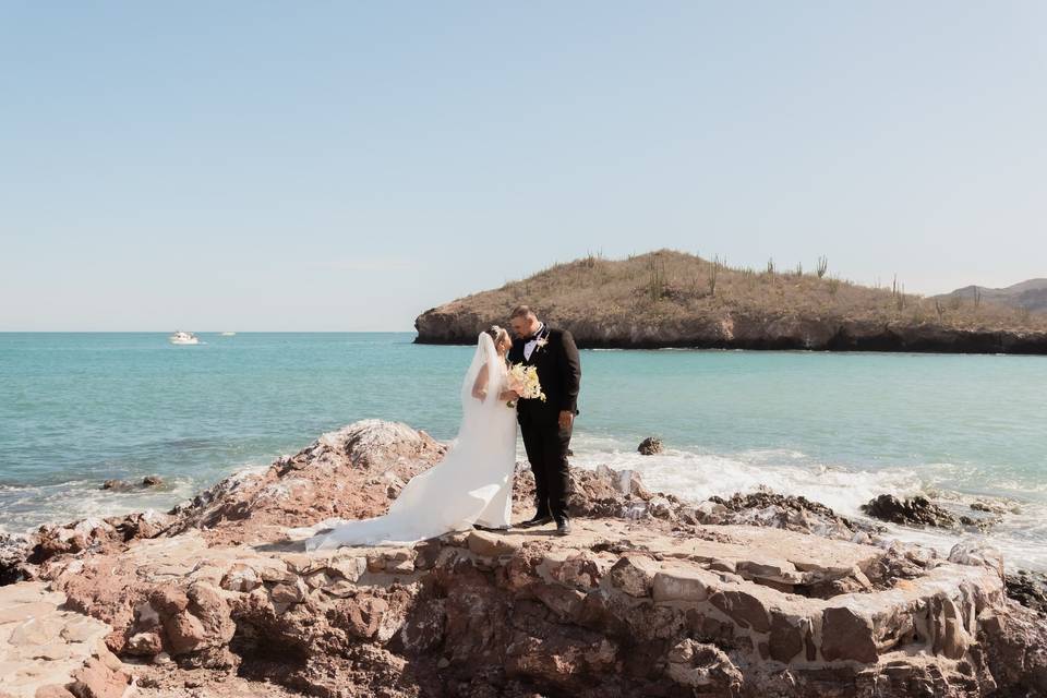 Novios en la playa