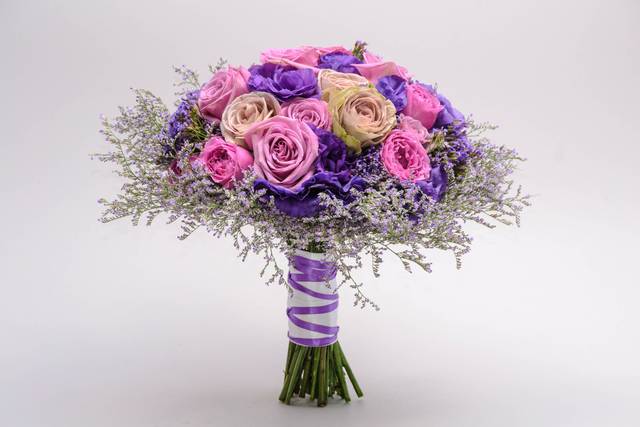 Bouquet de rosas y lisianthus