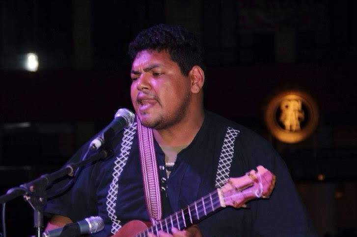 PH Tocando el Requinto Jarocho