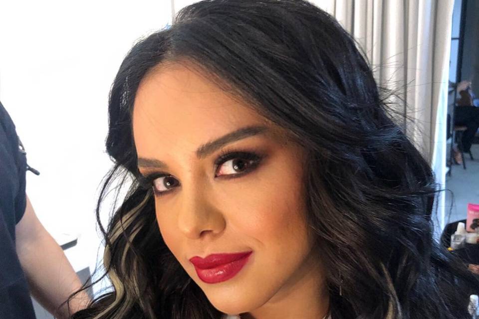 Make up con labios rojos
