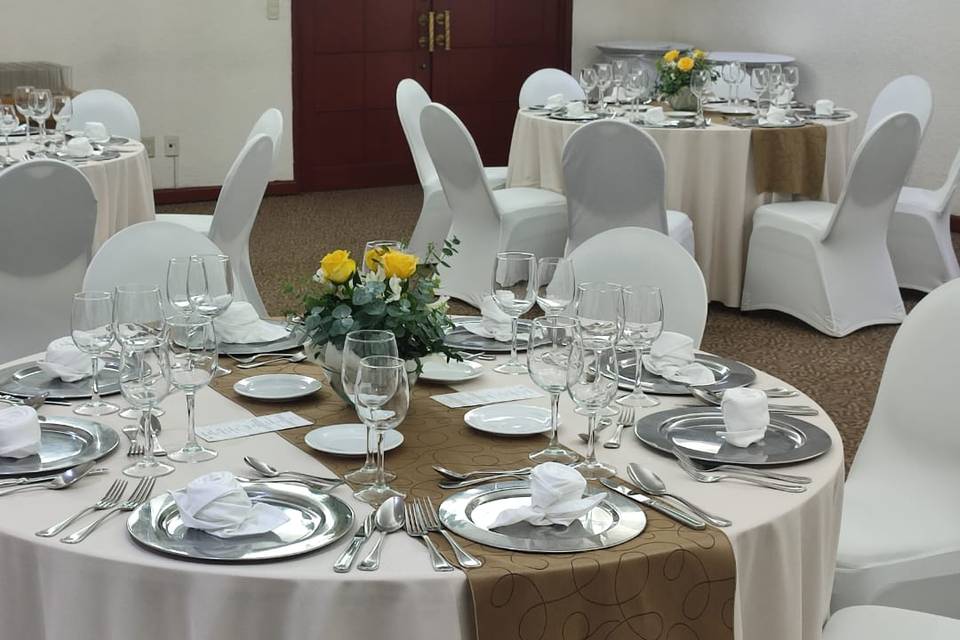Boda Petite de Oro Sala Petite