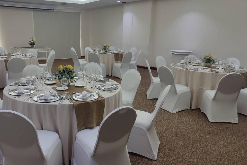Boda Petite de Oro Sala Petite
