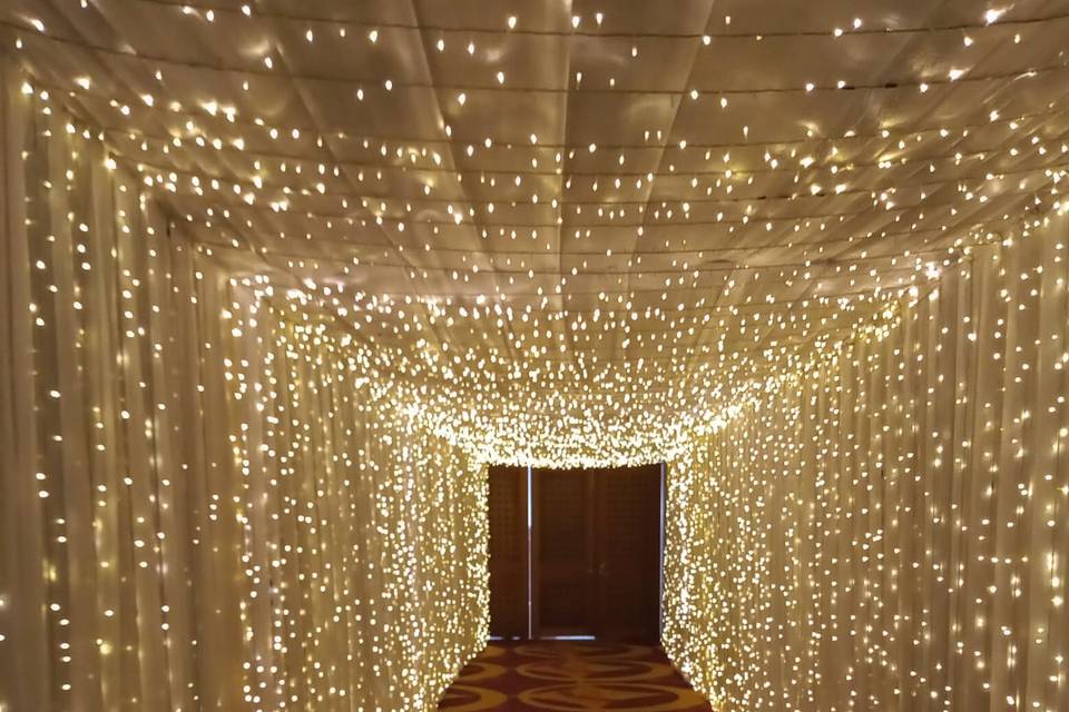 Túnel iluminado en salón