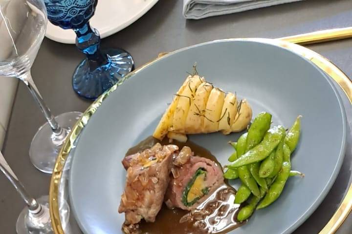 Plato fuerte emplatado.