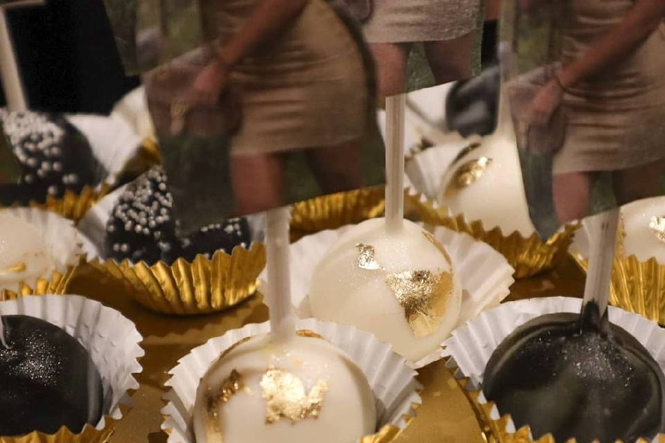 Cake pops/ Gold leafs