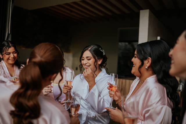 Rodeada de quienes han estado