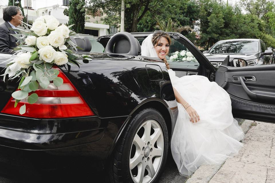 Novia llegando a la iglesia