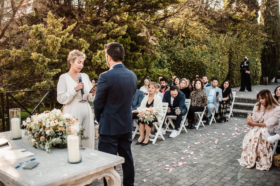 Misa de novios en jardín