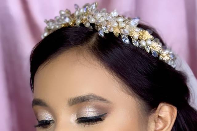 Maquillaje  y peinado con ondas y tiara