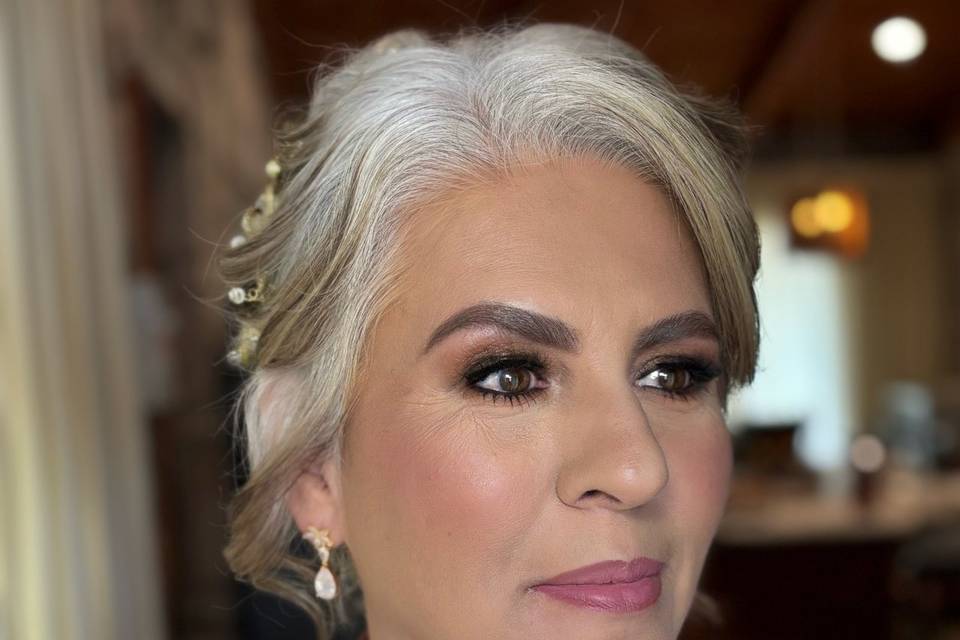 Maquillaje de mamá de la novia