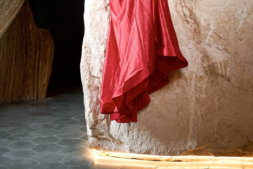 Vestido recto rojo brilloso