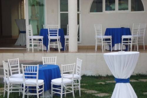 Periqueras con mesas de bar