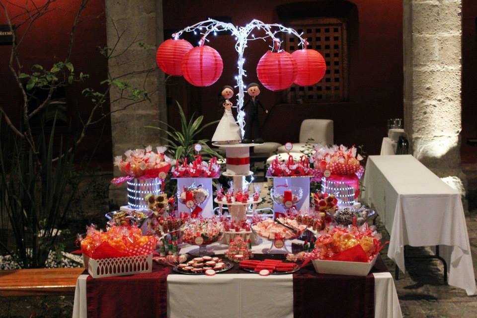 Mesa de dulces iluminada boda